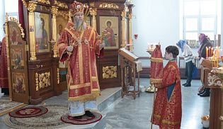В день памяти сщмч. Харалампия и с ним мчч. Порфирия, Ваптоса и трех мучениц Преосвященнейший Феодор, епископ Алатырский и Порецкий, совершил Божественную Литургию в храме в честь Иверской иконы Божией Матери г. Алатырь