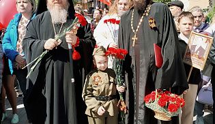 Епископ Феодосий принял участие в Торжеством митинге по случаю 80-летия Великой Победы