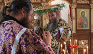 Божественная литургия в день праздника Происхождения (изнесения) честных древ Животворящего Креста Господня