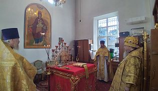 Епископ Алатырский и Порецкий Феодосий в 14-ю Неделю по Пятидесятнице совершил Божественную Литургию в кафедральном храме в честь Иверской иконы Божией Матери города Алатырь