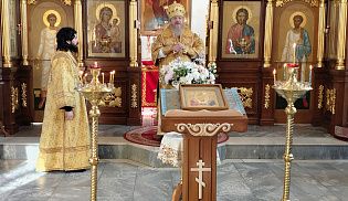 Епископ Алатырский и Порецкий Феодосий в 21-ю Неделю по Пятидесятнице совершил Божественную Литургию в кафедральном храме в честь Иверской иконы Божией Матери города Алатырь