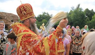 В день памяти мученика Иоанна Воина епископ Алатырский и Порецкий Феодор, совершил Божественную литургию в храме в честь мученика Иоанна Воина г. Алатырь