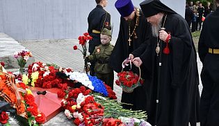 Епископ Феодосий принял участие в Торжеством митинге по случаю 80-летия Великой Победы