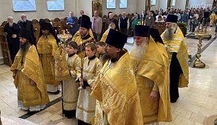 Управляющий Алатырской епархией в Неделю 4-ю по Пятидесятнице совершил Божественную Литургию в Свято-Троицком мужском монастыре города Алатырь