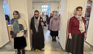 Управляющий Алатырской епархией совершил утреню с чтением акафиста Пресвятой Богородице в кафедральном храме в честь Иверской иконы Божией Матери города Алатырь