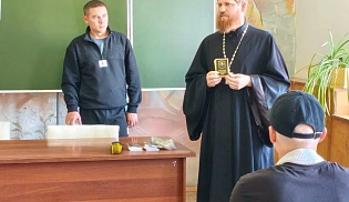 Священник благословил призывников на службу в армии
