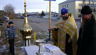Поднятие купола на строящуюся часовню в с. Первомайское Батыревского района