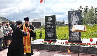 Духовенство приняло участие в открытии памятника , павшим войнам в деревне Нижнее Турмышево