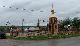 В Старом Ахпердино освятили мемориал в память о воинах-земляках