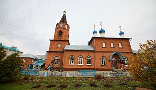Епископ Алатырский и Порецкий Феодосий в праздник иконы Божией Матери "Всех скорбящих Радость" сослужил за Божественной литургией митрополиту Чебоксарскому и Чувашскому Савватию в храме в честь иконы Божией Матери "Всех скорбящих Радость" города Канаш