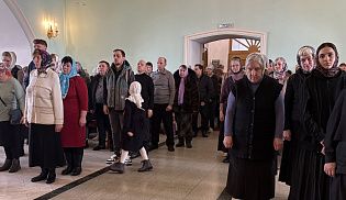 Управляющий Алатырской епархией в Неделю 4-ю Великого поста совершил Божественную Литургию в Киево-Николаевском Новодевичьем монастыре города Алатырь