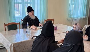 Епископ Феодосий провёл беседу в Киево-Николаевском Новодевичьем монастыре