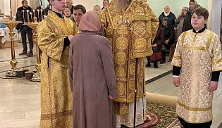 Епископ Алатырский и Батыревский Феодосий в Неделю 21-ю по Пятидесятнице совершил Божественную Литургию в Киево-Николаевском Новодевичьем монастыре города Алатыря