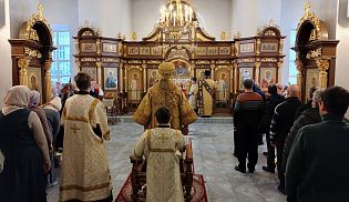 Управляющий Алатырской епархией в Неделю 27-ю по Пятидесятнице совершил Божественную Литургию в кафедральном храме в честь Иверской иконы Божией Матери города Алатырь