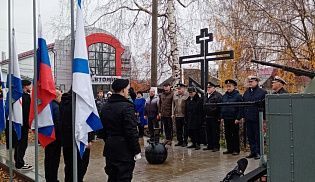 В Алатыре состоялось торжественное мероприятие по случаю 329-летия ВМФ с участием настоятеля Иверского кафедрального храма