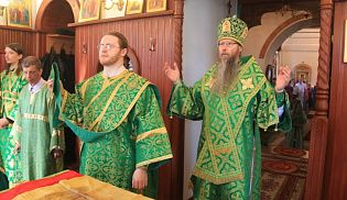 В праздник Святой Троицы епископ Алатырский и Порецкий Феодор совершил торжественное богослужение в храме Рождества Пресвятой Богородицы г. Алатырь