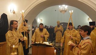 Божественная литургия в день памяти святителя Николая, архиепископа Мир Ликийских, чудотворца