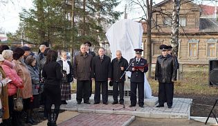 Епископ Алатырский и Порецкий Феодор освятил памятник сотрудникам милиции, погибшим при исполнении служебных обязанностей
