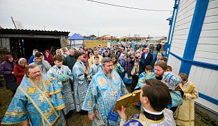Управляющий Алатырской епархией в праздник Казанской иконы Божией Матери сослужил за Божественной Литургией митрополиту Чебоксарскому и Чувашскому Савватию в Казанском храме села Алтышево