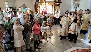 Епископ Алатырский и Порецкий Феодосий в 21-ю Неделю по Пятидесятнице совершил Божественную Литургию в кафедральном храме в честь Иверской иконы Божией Матери города Алатырь