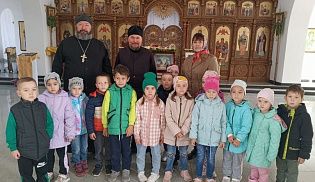 В целях духовно-нравственного воспитания дошкольников, 5 октября воспитанники подготовительной к школе группы "Карамельки " посетили православный приход храма Рождества Христова села Шемурша