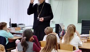 В Алатырской гимназии № 6 прошли беседы о Димитриевской родительской субботе