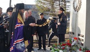 Епископ Алатырский и Порецкий Феодор освятил памятник сотрудникам милиции, погибшим при исполнении служебных обязанностей
