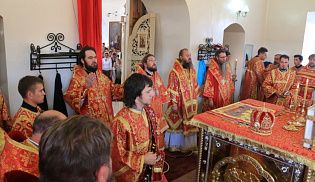 Епископ Алатырский и Порецкий Феодор сослужил епископу Ардатовскому и Атяшевскому Вениамину в кафедральном Никольском соборе г.Ардатова