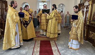 Епископ Алатырский и Батыревский Феодосий в Неделю всех святых, в земле Русской просиявших, совершил Божественную Литургию в Иверском кафедральном храме города Алатырь