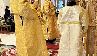 Епископ Череповецкий Игнатий возглавил служение Божественной Литургии в Киево-Никольском монастыре