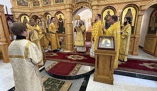 Епископ Череповецкий Игнатий возглавил служение Божественной Литургии в Киево-Никольском монастыре