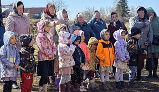 В селе Большие Абакасы освятили колокола для строящегося храма в честь преподобного Серафима Саровского