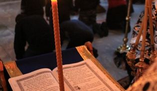 25 февраля 2015 г. епископ Алатырский и Порецкий Феодор совершил Великое повечерие с чтением Великого покаянного канона в храме в честь Иверской иконы Божией Матери г. Алатырь