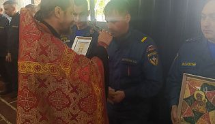 Духовенство Иверского кафедрального храма посетило пожарную часть в Алатыре
