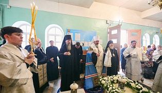 В пятидесятую годовщину преставления архиепископа Вениамина (Новицкого) на могиле архипастыря совершена заупокойная лития