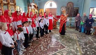 Пасха в Ибресях: воспитанники воскресной школы поздравили прихожан с праздником Воскресения Христова