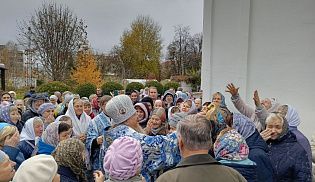 Управляющий Алатырской епархией в праздник Иверской иконы Божией Матери совершил Божественную Литургию  в Иверском храме города Алатырь