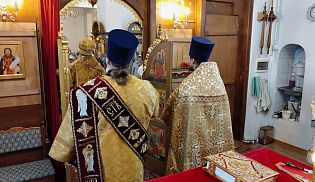 Управляющий Алатырской епархией в Неделю 27-ю по Пятидесятнице совершил Божественную Литургию в кафедральном храме в честь Иверской иконы Божией Матери города Алатырь