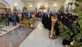 Епископ Алатырский и Батыревский Феодосий в праздник Святой Троицы сослужил за Божественной Литургией епископу Канашскому и Беловолжскому Стефану в Свято-Троицком мужском монастыре города Алатырь
