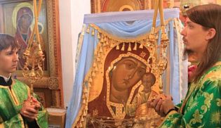 В праздник Святой Троицы епископ Алатырский и Порецкий Феодор совершил торжественное богослужение в храме Рождества Пресвятой Богородицы г. Алатырь