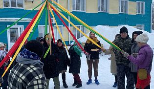 Масленичная радость: священник и прихожане навестили подопечных интерната