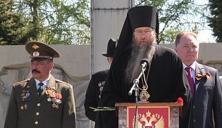 Епископ Феодор принял участие в торжествах, посвященных 69-й годовщине Победы в Великой Отечественной войне