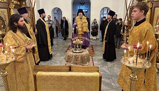 Управляющий Алатырской епархией в Неделю о блудном сыне и в день празднования Собора новомучеников и исповедников Церкви Русской совершил Божественную Литургию в кафедральном храме в честь Иверской иконы Божией Матери города Алатырь