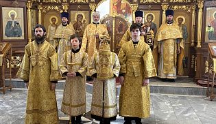 Епископ Алатырский и Батыревский Феодосий в Неделю всех святых, в земле Русской просиявших, совершил Божественную Литургию в Иверском кафедральном храме города Алатырь