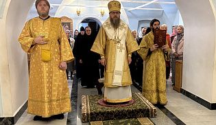 Епископ Череповецкий Игнатий возглавил служение Божественной Литургии в Киево-Никольском монастыре