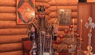 Божественная Литургия Василия Великого в Неделю Крестопоклонную