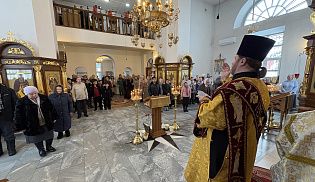 Управляющий Алатырской епархией в Неделю о блудном сыне и в день празднования Собора новомучеников и исповедников Церкви Русской совершил Божественную Литургию в кафедральном храме в честь Иверской иконы Божией Матери города Алатырь