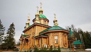 Управляющий Алатырской епархией в Светлый Вторник сослужил за Божественной Литургией митрополиту Чебоксарскому и Чувашскому Савватию в Александро-Невском монастыре п/о Кюрегаси