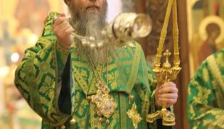 В день памяти святого праведного Иоанна Кронштадтского епископ Алатырский и Порецкий совершил Божественную Литургию в Свято-Троицком мужском монастыре г. Алатырь