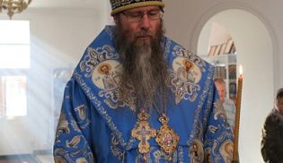 Епископ Алатырский и Порецкий Феодор совершил чин погребения Пресвятой Богородицы в храме в честь Иверской иконы Божией Матери г. Алатырь